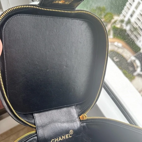 Chanel Black Patent Vanity 4 series 1997 - Picture 11 of 16